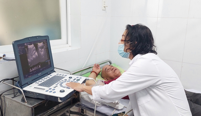 'Làn gió mới' trạm y tế ở TPHCM: Khi bác sĩ mang niềm tin đến với người dân- Ảnh 5. 'Làn gió mới' trạm y tế ở TPHCM: Khi bác sĩ mang niềm tin đến với người dân- Ảnh 5.