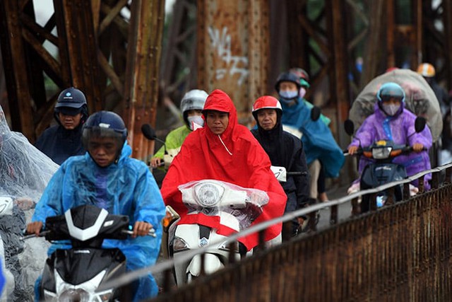 Không khí lạnh bao trùm miền Bắc, miền Trung tiếp tục mưa lớn- Ảnh 2. Không khí lạnh bao trùm miền Bắc, miền Trung tiếp tục mưa lớn- Ảnh 2.