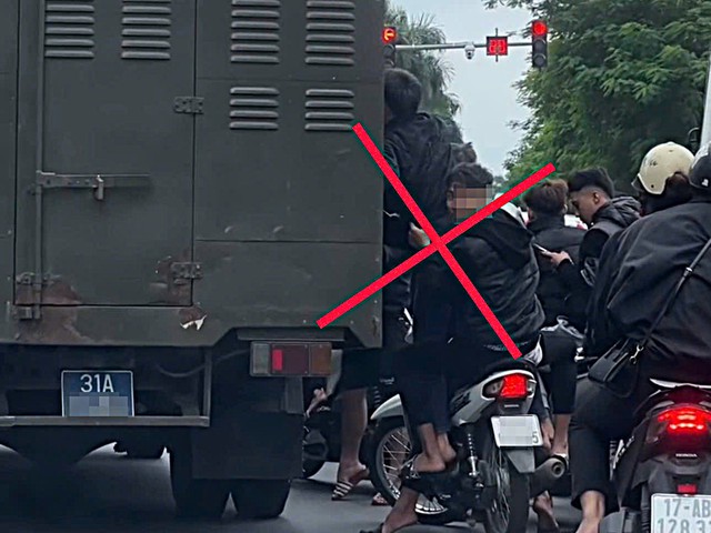 Xử lý nhóm thanh niên đeo bám xe chở phạm nhân trên phố Lê Đức Thọ- Ảnh 2. Xử lý nhóm thanh niên đeo bám xe chở phạm nhân trên phố Lê Đức Thọ- Ảnh 2.
