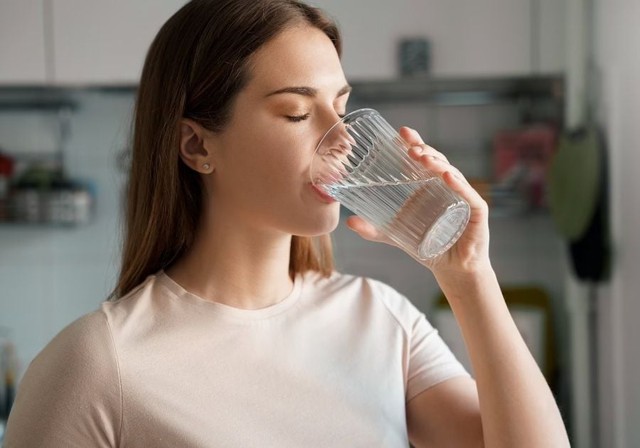 7 loại đồ uống cấp nước cho làn da rạng rỡ mùa hanh khô- Ảnh 1. 7 loại đồ uống cấp nước cho làn da rạng rỡ mùa hanh khô- Ảnh 1.