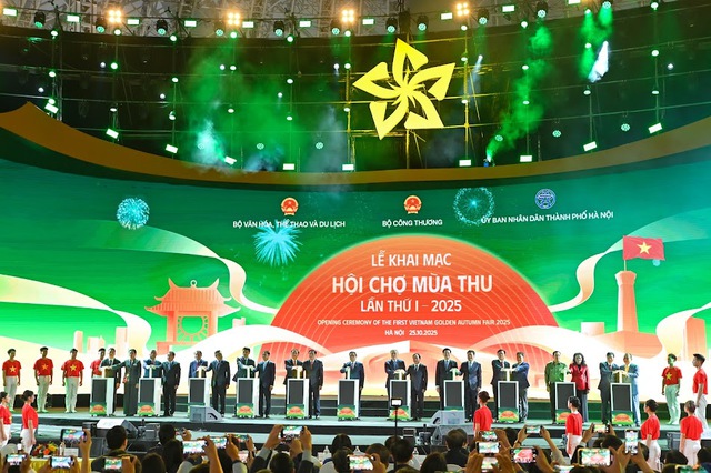 Thủ tướng: Hội chợ Mùa Thu là minh chứng sinh động cho tư duy hội nhập, khát vọng bứt phá- Ảnh 1. Thủ tướng: Hội chợ Mùa Thu là minh chứng sinh động cho tư duy hội nhập, khát vọng bứt phá- Ảnh 1.