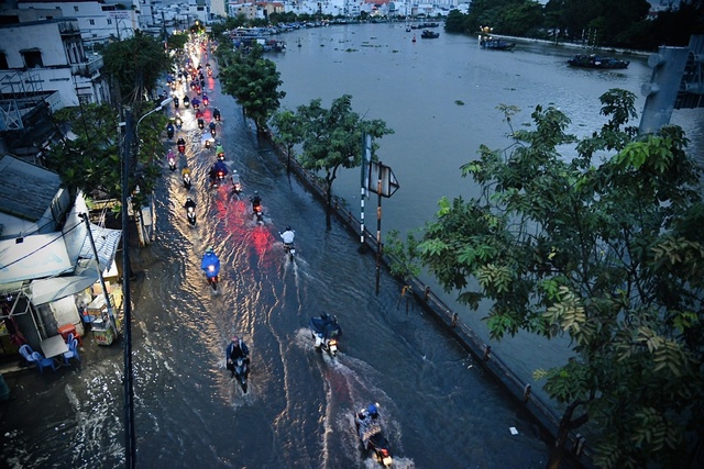Triều cường ở Nam Bộ có nơi lên tới 4m, nguy cơ ngập úng nhiều nơi- Ảnh 2. Triều cường ở Nam Bộ có nơi lên tới 4m, nguy cơ ngập úng nhiều nơi- Ảnh 2.