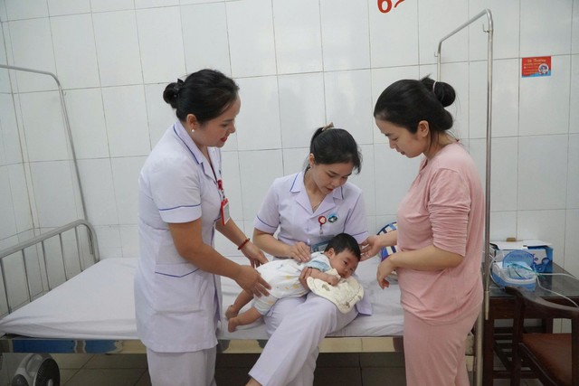 Ngọn lửa yêu nghề trong trái tim người điều dưỡng- Ảnh 3. Ngọn lửa yêu nghề trong trái tim người điều dưỡng- Ảnh 3.