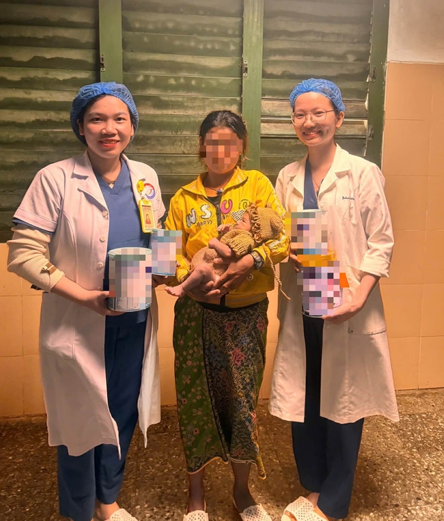 Trẻ sơ sinh 5 ngày tuổi bị thủng dạ dày vì mẹ cho ăn cơm: Cảnh báo sai lầm chết người khi chăm con nhỏ- Ảnh 2. Trẻ sơ sinh 5 ngày tuổi bị thủng dạ dày vì mẹ cho ăn cơm: Cảnh báo sai lầm chết người khi chăm con nhỏ- Ảnh 2.