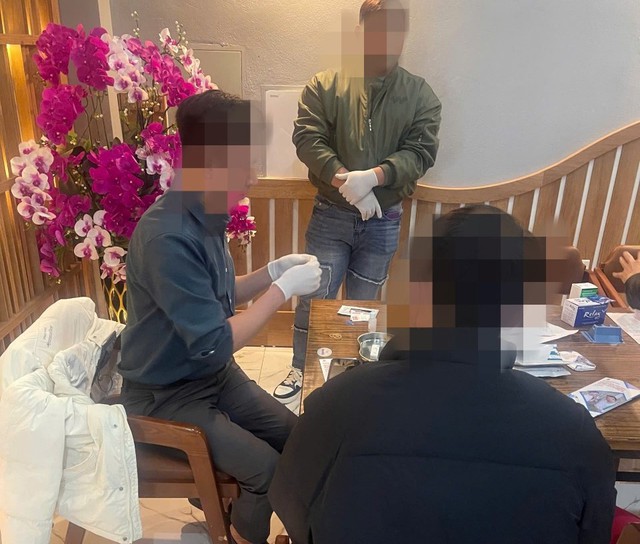 Những bước chân thầm lặng trên mặt trận phòng, chống HIV/AIDS- Ảnh 2.