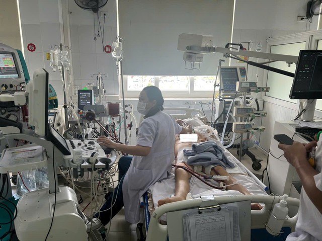 Bệnh viện Hữu nghị Đa khoa Nghệ An cứu sống bệnh nhân nguy kịch nhờ kỹ thuật Hybrid ECMO- Ảnh 3. Bệnh viện Hữu nghị Đa khoa Nghệ An cứu sống bệnh nhân nguy kịch nhờ kỹ thuật Hybrid ECMO- Ảnh 3.