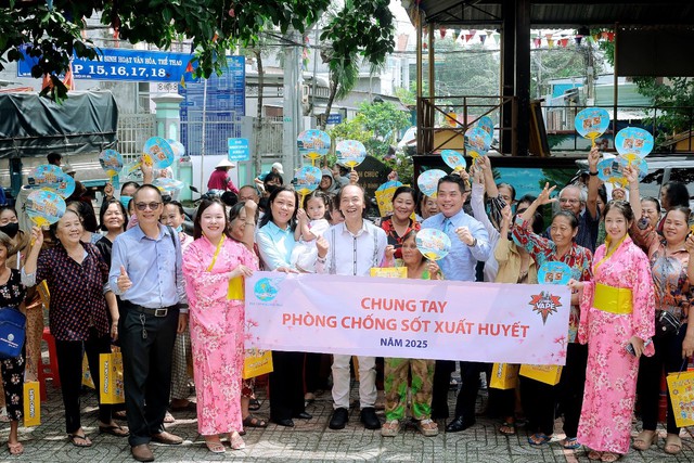 Phòng chống dịch bệnh sốt xuất huyết: cần sự chung tay của người dân và cộng đồng- Ảnh 4. Phòng chống dịch bệnh sốt xuất huyết: cần sự chung tay của người dân và cộng đồng- Ảnh 4.