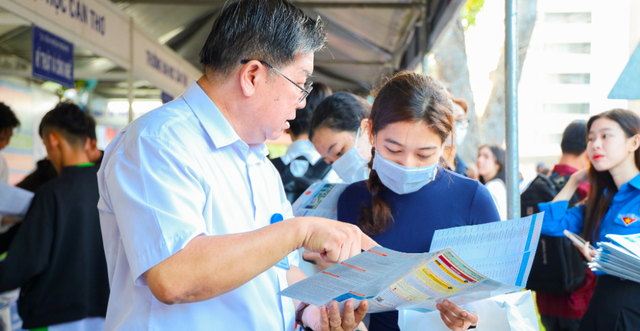 Tuyển sinh Đại học 2026: Ưu tiên kỳ thi độc lập, loại bỏ dần xét tuyển học bạ- Ảnh 1. Tuyển sinh Đại học 2026: Ưu tiên kỳ thi độc lập, loại bỏ dần xét tuyển học bạ- Ảnh 1.