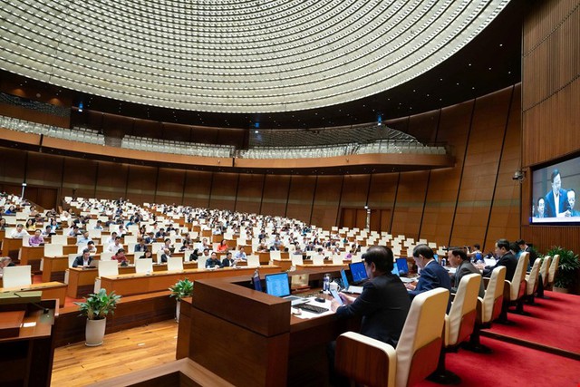 Đại biểu Quốc hội kiến nghị tăng lương cơ sở ngay từ đầu năm 2026- Ảnh 1.