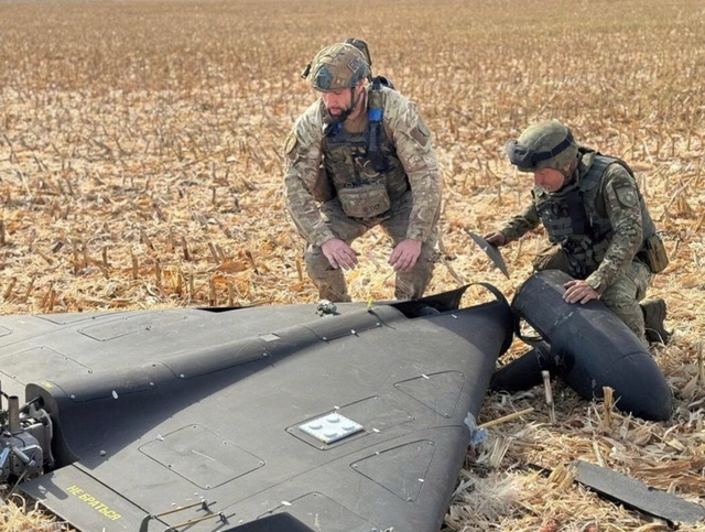 Tổng thống Ukraine thừa nhận UAV Shahed của Nga đôi khi nguy hiểm hơn tên lửa đạn đạo- Ảnh 1. Tổng thống Ukraine thừa nhận UAV Shahed của Nga đôi khi nguy hiểm hơn tên lửa đạn đạo- Ảnh 1.