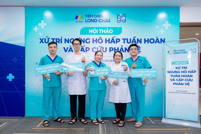 Long Châu hợp tác cùng Khoa Cấp cứu - Đại học Y Dược, đào tạo đội ngũ y tế, nâng chuẩn an toàn tiêm chủng và sẵn sàng ứng phó mọi tình huống khẩn cấp- Ảnh 2.