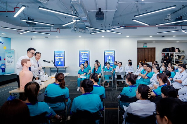 Long Châu hợp tác cùng Khoa Cấp cứu - Đại học Y Dược, đào tạo đội ngũ y tế, nâng chuẩn an toàn tiêm chủng và sẵn sàng ứng phó mọi tình huống khẩn cấp- Ảnh 4.