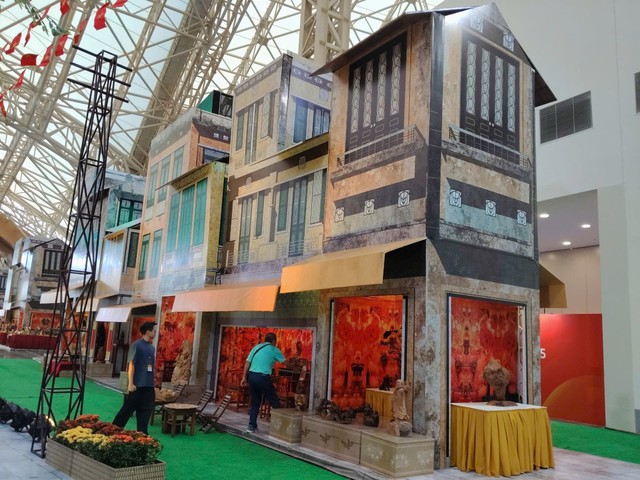 Hơi thở văn hóa trong lòng hội chợ: 'Tinh hoa Thu Hà Nội' – Bản hòa ca giữa truyền thống và đổi mới- Ảnh 3. Hơi thở văn hóa trong lòng hội chợ: 'Tinh hoa Thu Hà Nội' – Bản hòa ca giữa truyền thống và đổi mới- Ảnh 3.