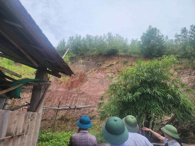 Quảng Trị công bố tình huống khẩn cấp về hiện tượng sạt lở tại hai khu vực- Ảnh 1. Quảng Trị công bố tình huống khẩn cấp về hiện tượng sạt lở tại hai khu vực- Ảnh 1.
