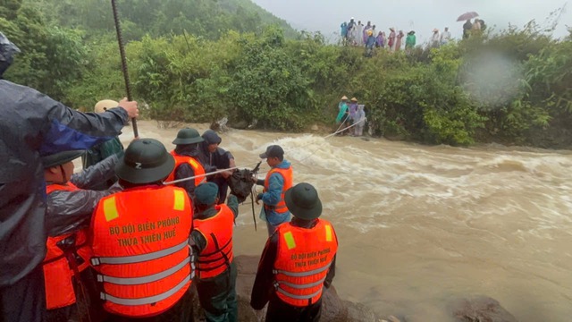 Thủ tướng chỉ đạo khắc phục nhanh nhất hậu quả mưa lũ, sớm ổn định đời sống người dân ở Trung Bộ- Ảnh 1. Thủ tướng chỉ đạo khắc phục nhanh nhất hậu quả mưa lũ, sớm ổn định đời sống người dân ở Trung Bộ- Ảnh 1.