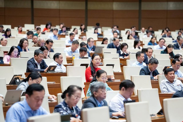 Thứ trưởng Nguyễn Tri Thức đề nghị BHYT chi trả việc đặt chân giả, tay giả cho những người kém may mắn- Ảnh 1. Thứ trưởng Nguyễn Tri Thức đề nghị BHYT chi trả việc đặt chân giả, tay giả cho những người kém may mắn- Ảnh 1.