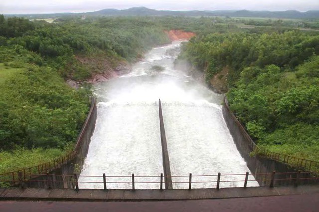 Mưa lớn khiến nhiều nơi ở Hà Tĩnh ngập lụt, tuyến đường ven biển bị sạt lở- Ảnh 6. Mưa lớn khiến nhiều nơi ở Hà Tĩnh ngập lụt, tuyến đường ven biển bị sạt lở- Ảnh 6.