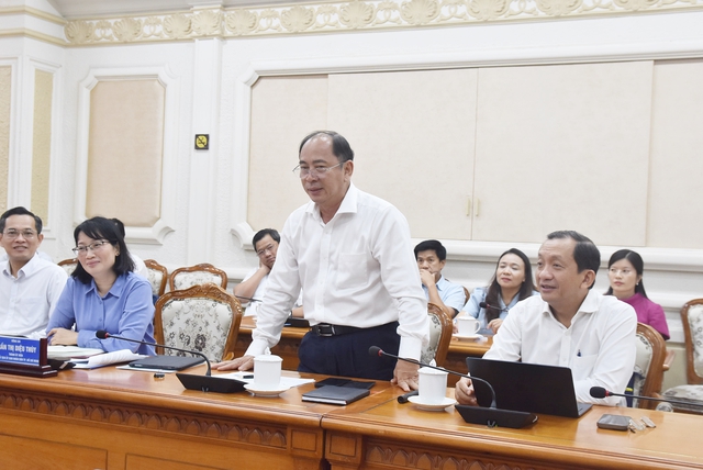 Thứ trưởng Bộ Y tế Vũ Mạnh Hà: TPHCM tiên phong trong chuyển đổi số, phát triển kỹ thuật chuyên sâu- Ảnh 2. Thứ trưởng Bộ Y tế Vũ Mạnh Hà: TPHCM tiên phong trong chuyển đổi số, phát triển kỹ thuật chuyên sâu- Ảnh 2.