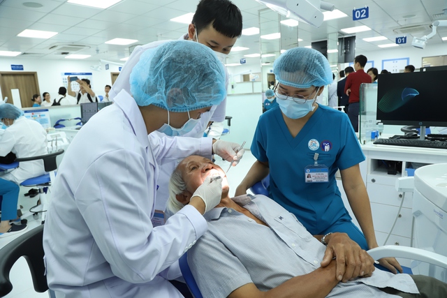 Thứ trưởng Nguyễn Tri Thức: Chăm sóc người cao tuổi phải toàn diện, chuẩn hóa và chuyên nghiệp- Ảnh 3. Thứ trưởng Nguyễn Tri Thức: Chăm sóc người cao tuổi phải toàn diện, chuẩn hóa và chuyên nghiệp- Ảnh 3.