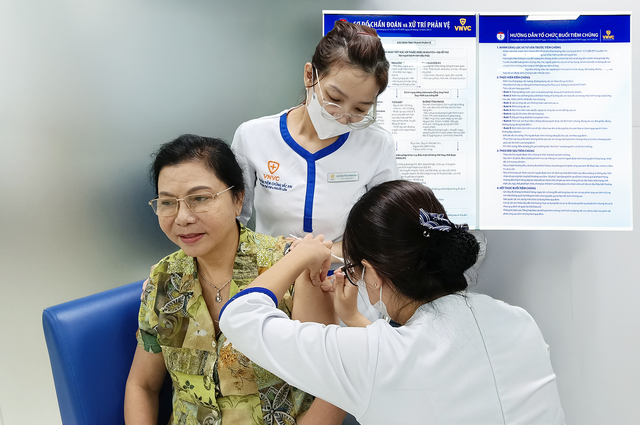 VNVC ký kết với GSK về tăng cường tiếp cận thuốc ung thư, vaccine thế hệ mới và kiến thức sản xuất- Ảnh 3. VNVC ký kết với GSK về tăng cường tiếp cận thuốc ung thư, vaccine thế hệ mới và kiến thức sản xuất- Ảnh 3.