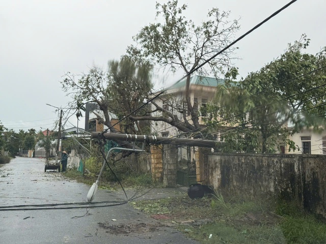 Bão Matmo di chuyển lệch về phía Bắc, tiến vào khu vực biên giới Quảng Ninh - Ảnh 2.
