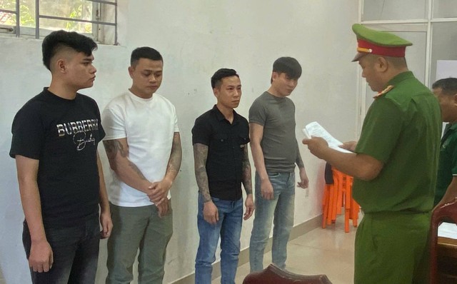 Mâu thuẫn trong việc mời bia, 2 thanh niên bị thương - Ảnh 1.