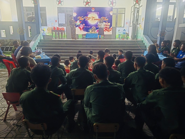 Trung thu ý nghĩa của trẻ em biên giới, hải đảo- Ảnh 1.