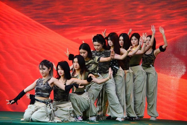 Giải Nhì ‘Ngày Dinh dưỡng cộng đồng Việt Nam’ Lần 5: Lan tỏa năng lượng tích cực từ những bước nhảy sôi động- Ảnh 1. Giải Nhì ‘Ngày Dinh dưỡng cộng đồng Việt Nam’ Lần 5: Lan tỏa năng lượng tích cực từ những bước nhảy sôi động- Ảnh 1.
