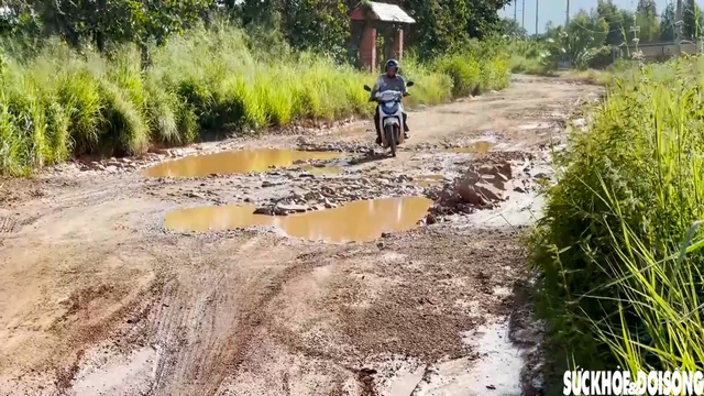 Đường liên xã ở Lâm Đồng như 'ruộng cày'- Ảnh 2.
