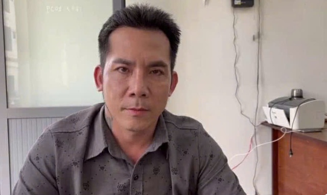 Sau va chạm giao thông, người đàn ông đấm và tát vào mặt người khác- Ảnh 1.