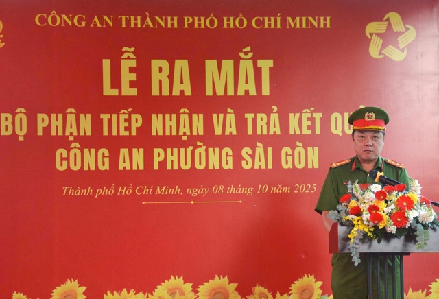 Công an cấp xã TPHCM đồng loạt ra mắt bộ phận một cửa phục vụ người dân- Ảnh 1.