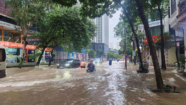Nhà cao ráo không ngập, chiêu quảng cáo 'hút khách' giữa mùa mưa bão- Ảnh 1. Nhà cao ráo không ngập, chiêu quảng cáo 'hút khách' giữa mùa mưa bão- Ảnh 1.