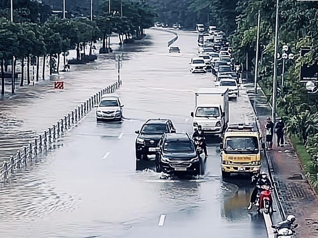 Cận cảnh những điểm còn ngập sâu ở Hà Nội sáng 8/10- Ảnh 3.