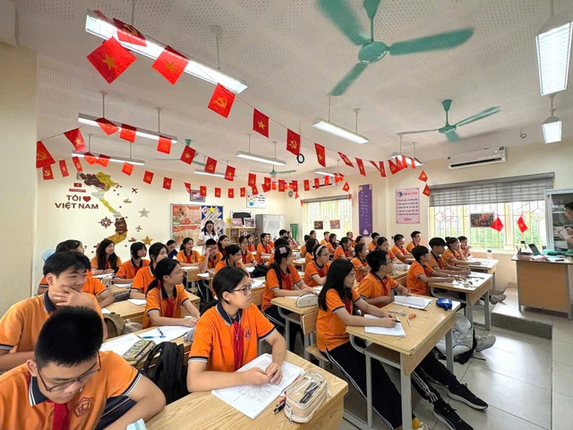 Hà Nội miễn 100% học phí, phụ huynh không phải nộp đơn, giấy tờ- Ảnh 1.