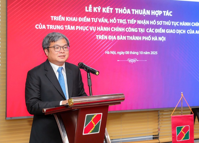 Agribank và Trung tâm Phục vụ Hành chính công TP Hà Nội hợp tác triển khai mô hình hỗ trợ người dân thực hiện dịch vụ công tại điểm giao dịch của ngân hàng- Ảnh 2. Agribank và Trung tâm Phục vụ Hành chính công TP Hà Nội hợp tác triển khai mô hình hỗ trợ người dân thực hiện dịch vụ công tại điểm giao dịch của ngân hàng- Ảnh 2.