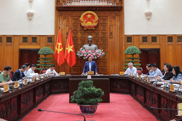 Thủ tướng: Không để người dân 'màn trời chiếu đất' sau bão số 11 và mưa lũ- Ảnh 1. Thủ tướng: Không để người dân 'màn trời chiếu đất' sau bão số 11 và mưa lũ- Ảnh 1.