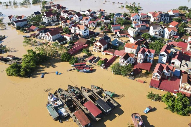 Thái Nguyên, Bắc Ninh ngập sâu, lũ vượt lịch sử, Hà Nội nhiều nơi nước chưa rút- Ảnh 3. Thái Nguyên, Bắc Ninh ngập sâu, lũ vượt lịch sử, Hà Nội nhiều nơi nước chưa rút- Ảnh 3.