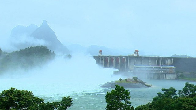 Thủy điện Tuyên Quang liên tiếp xả lũ, 3 tỉnh thành ứng phó- Ảnh 2. Thủy điện Tuyên Quang liên tiếp xả lũ, 3 tỉnh thành ứng phó- Ảnh 2.