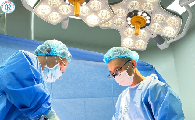 Ca phẫu thuật đặc biệt cho bệnh nhân có nhịp tim 40 lần/phút, bị biến chứng sau phẫu thuật xương hàm- Ảnh 1. Ca phẫu thuật đặc biệt cho bệnh nhân có nhịp tim 40 lần/phút, bị biến chứng sau phẫu thuật xương hàm- Ảnh 1.