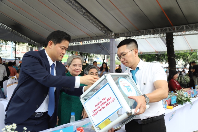 Bộ trưởng Đào Hồng Lan: Bệnh viện Thống Nhất - biểu tượng của y đức, trí tuệ và bản lĩnh người thầy thuốc Việt Nam- Ảnh 5. Bộ trưởng Đào Hồng Lan: Bệnh viện Thống Nhất - biểu tượng của y đức, trí tuệ và bản lĩnh người thầy thuốc Việt Nam- Ảnh 5.