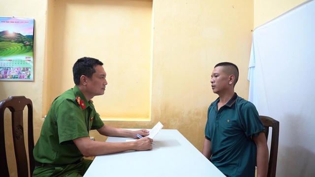 Tạm giữ đối tượng hành hung cảnh sát giao thông- Ảnh 1. Tạm giữ đối tượng hành hung cảnh sát giao thông- Ảnh 1.