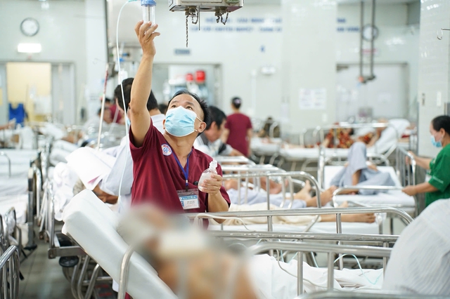 BV Chợ Rẫy chia sẻ mô hình bảo vệ nhân viên y tế: Thay đổi nhỏ, hiệu quả lớn- Ảnh 2. BV Chợ Rẫy chia sẻ mô hình bảo vệ nhân viên y tế: Thay đổi nhỏ, hiệu quả lớn- Ảnh 2.