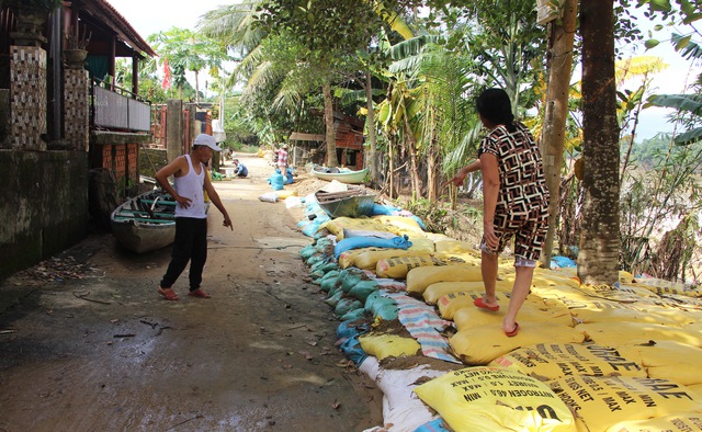Sạt lở đe dọa ‘nuốt’ nhà dân, hàng trăm hộ ven sông thấp thỏm lo sợ- Ảnh 11.