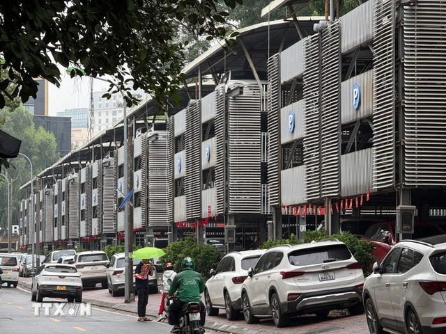 Hà Nội 'khát' bãi đỗ xe: Cần giải pháp mạnh để biến quy hoạch thành hiện thực- Ảnh 1. Hà Nội 'khát' bãi đỗ xe: Cần giải pháp mạnh để biến quy hoạch thành hiện thực- Ảnh 1.