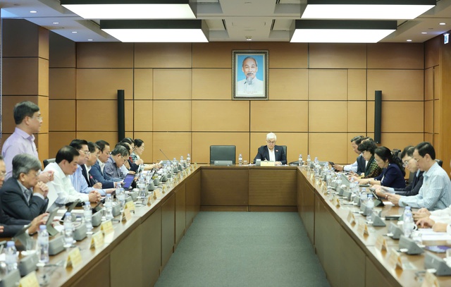 ĐBQH: Luật Đầu tư phải có điều khoản cấm thuốc lá điện tử, nung nóng- Ảnh 1.