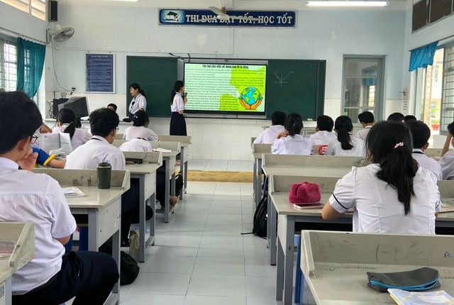 Đổi mới ra đề Ngữ văn: Từ học thuộc sang tư duy sáng tạo- Ảnh 1. Đổi mới ra đề Ngữ văn: Từ học thuộc sang tư duy sáng tạo- Ảnh 1.