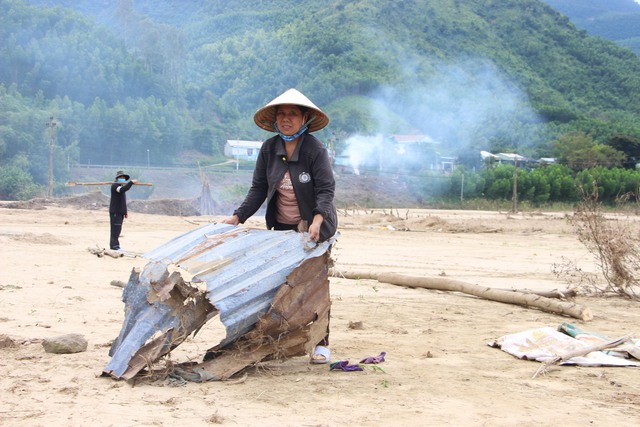 Lũ lịch sử xóa sổ nhiều cánh đồng xanh, để lại những mảnh ruộng hoang tàn- Ảnh 3. Lũ lịch sử xóa sổ nhiều cánh đồng xanh, để lại những mảnh ruộng hoang tàn- Ảnh 3.