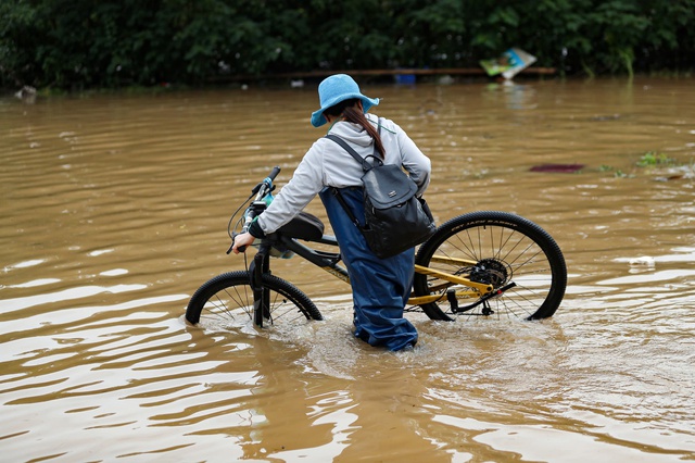 Khẩn cấp ứng phó với đợt mưa lớn ở miền Trung, các địa phương có thể chủ động cho học sinh nghỉ học- Ảnh 2.