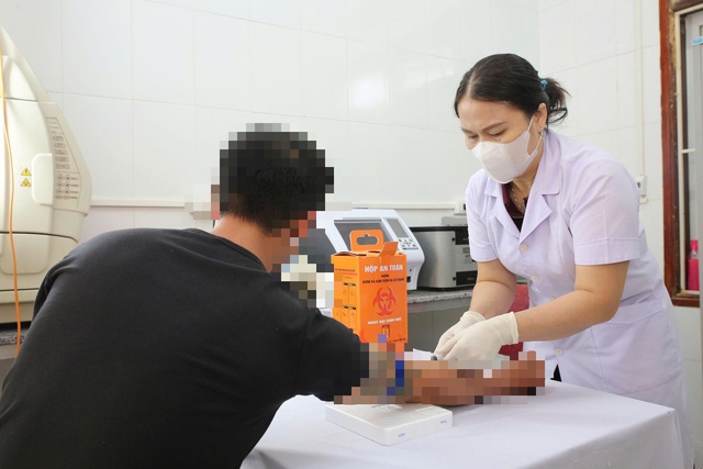 Vượt qua kỳ thị, cùng lên tiếng để chấm dứt AIDS- Ảnh 3. Vượt qua kỳ thị, cùng lên tiếng để chấm dứt AIDS- Ảnh 3.