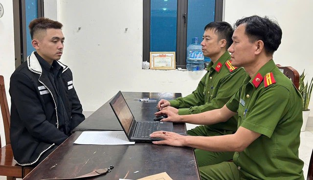 Bí ẩn bóng đen xuất hiện lúc rạng sáng tại phòng ngủ của người phụ nữ ở Tam Đảo
- Ảnh 1. Bí ẩn bóng đen xuất hiện lúc rạng sáng tại phòng ngủ của người phụ nữ ở Tam Đảo
- Ảnh 1.